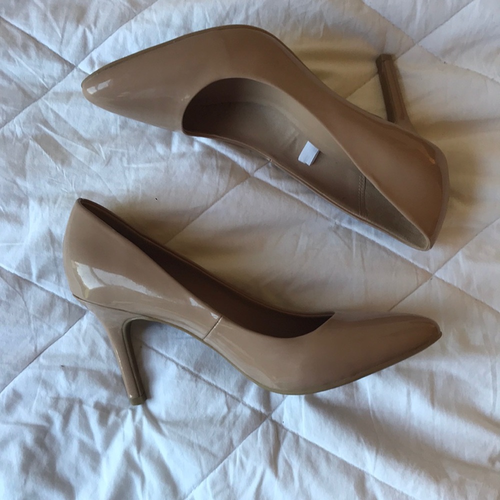 size 10 nude 3’’ heels